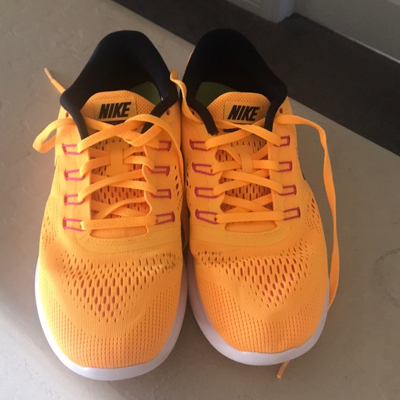 Nike Shoes - Nike running shoes! Like new!